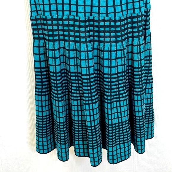 Romeo & Juliet Couture - NWT Emerald & Black Plaid Peplum Midi Dress Size Small - Picture 4 of 13